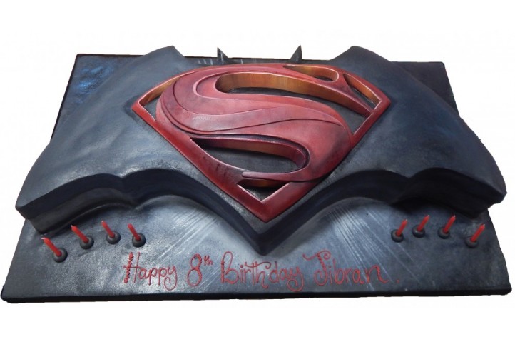 Superman V Batman Cake